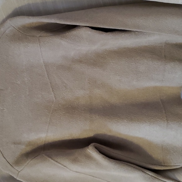 Beige short jacket - Picture 2 of 4